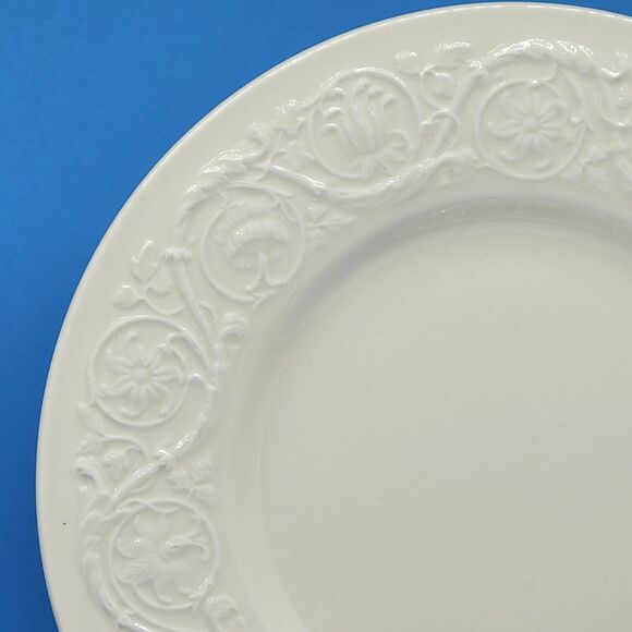 Wedgwood Patrician Embossed Cream 10.5" Dinner Plates Set of 2 - Picture 3 of 13